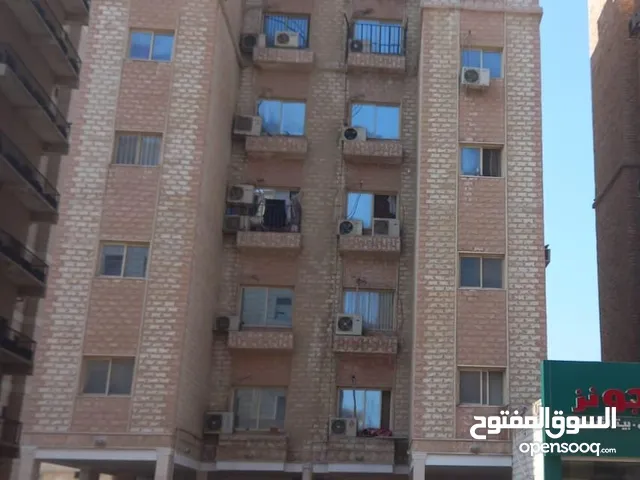 عماره للايجار الشركات في الفروانية مساحة 900 متر 32شقه وسرداب ومحل يرجى التواصل واتساب