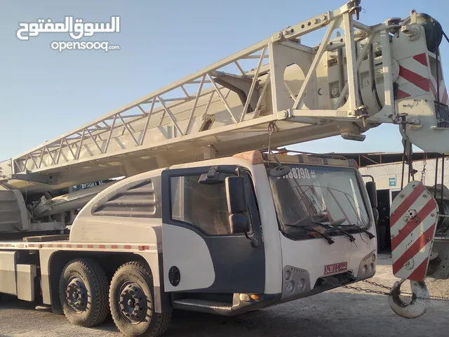 معدات و شاحنات للإيجار اليومي أو الشهري كرين 55طن هايب فورك ليفت 11 طن ناقلة معدات كبيره (لوبيد)