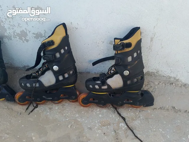 سكيت (بوت عجال) عدد 2 مستعمل بحال الجديد بسعر مغري نمره 40و41 يلبس