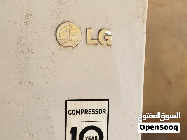 ثلاجه إلا جي ولعةوتشتغل بس ماثلج ممكن تبي غاز بيعها 300