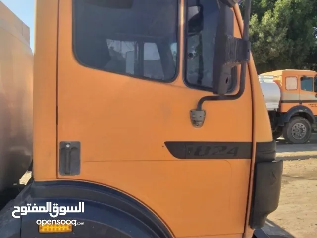 تنكر البي موديل 1996