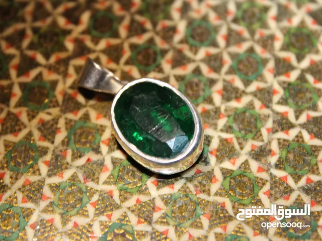 Elegant Bahraini Pure Silver pendant with genuine 8-Carat Emerald قلادة فضه بحرينيه مع زمرد الافغاني