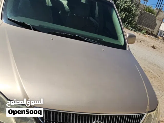 2001 تويوتا افالون S