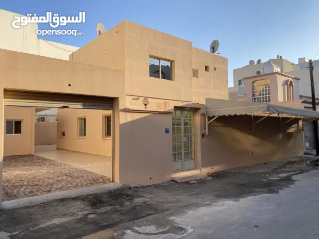 240 m2 More than 6 bedrooms Villa for Rent in Central Governorate Sanad