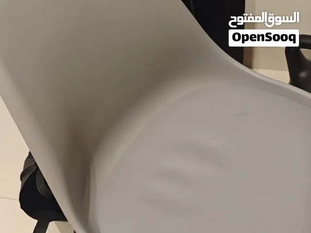 طاولة طعام مع 4 كراسي