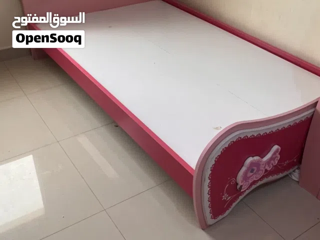 للبيع سريرين ومكتبه