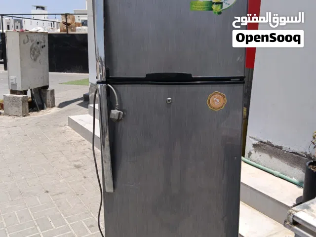 ثلاجه متوسطة الحجم شبه جديده نظيفه وممتازه جدا(Elekta)قابل للتفاوض