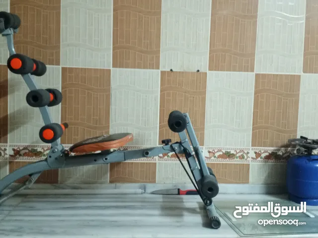 جهاز ضغط لجميع انحاء الجسم شبه جديد جهاز تحفه ويحمل جميع الاوزان ضغط اقدام ضغط معده ارداف جميع