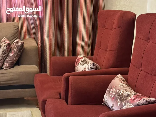 طقم كنب غرفة معيشه او ضيوف بحاله ممتازه