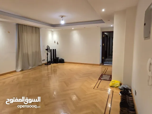 شقة للبيع تشطيب رائع بارقي أحياء مدينة الشيخ زايد