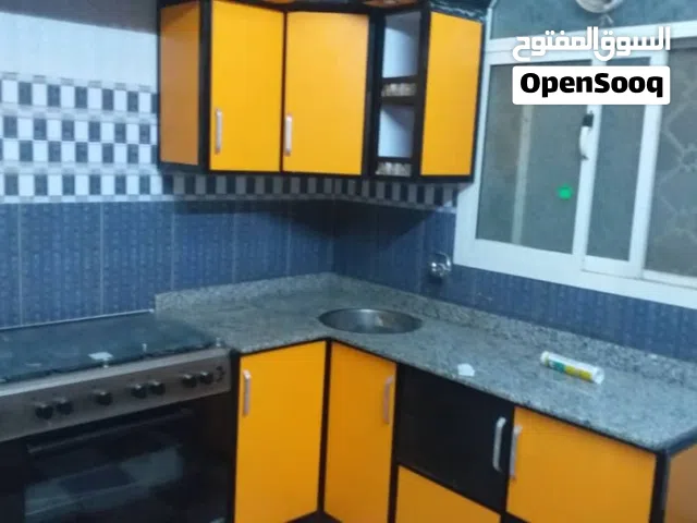 مطبخ المنيوم ورخام شبه جديد مستخدم سته اشهر