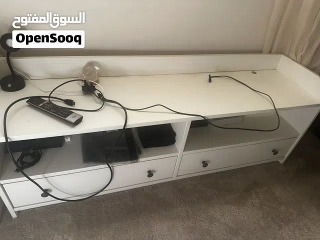 طاولة تلفزيون كبيره للبيع عرض 60