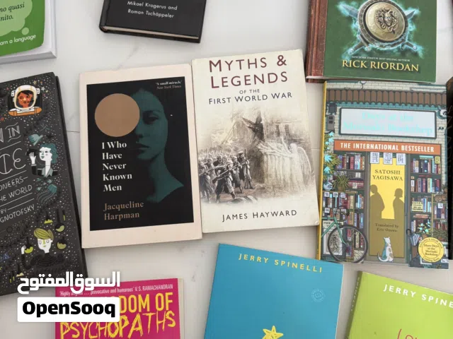20 used books, all great condition 20 كتاب مستعمل، جودة رائعة ولا بتحسوا انهم مستعملين
