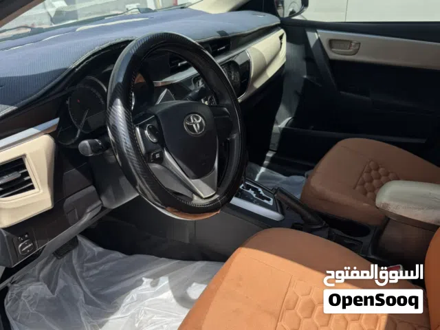 2014 تويوتا كورولا Standard