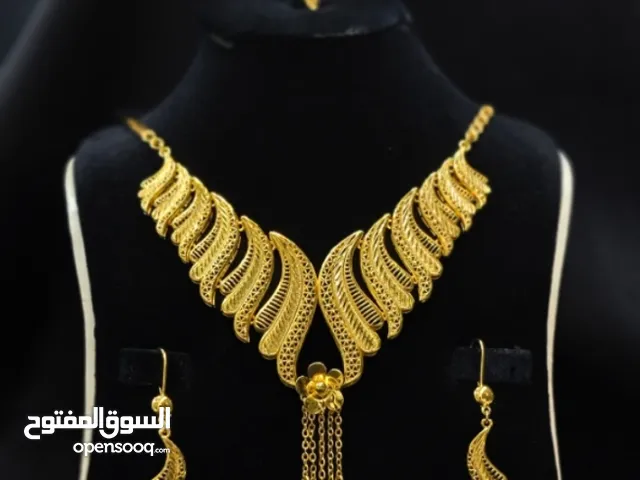 بدلات مطلي بماء الذهب
