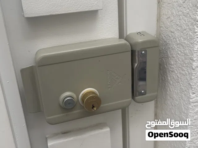 عرض التصفية على القفل الكهربائي