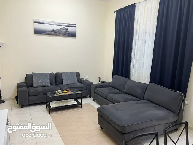 للبيع طقم كنب هوم سنتر استعمال خفيف مع الستائر