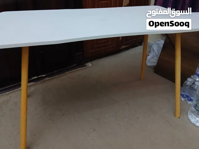 طاولة مكتبية