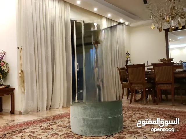 شقة عائلية  جميلة جدآ في مركز بيروت.