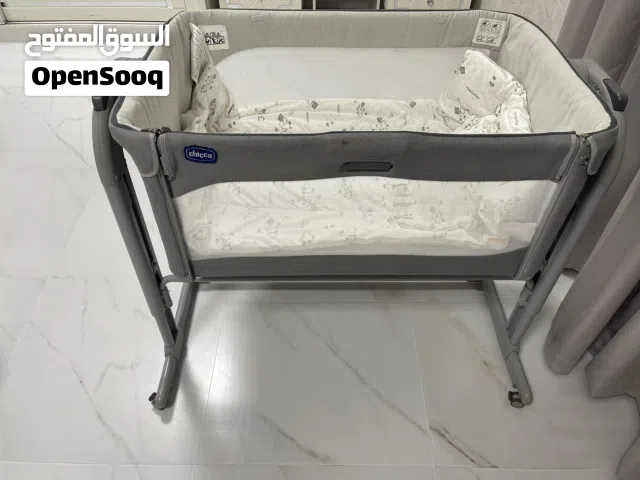 سرير لأطفال نظيف جدا