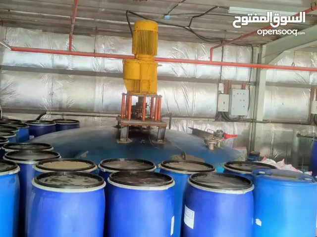 براميل بلاستيك 220لتر مستخدم نظيف سعر الحبه 80ريال ويوجد جميع مستلزمات مغاسل السيارات