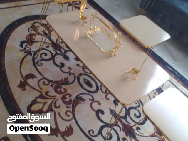 ميز وسط مع ثلاث طبلات اخو الجديد مستخدم اسبوع