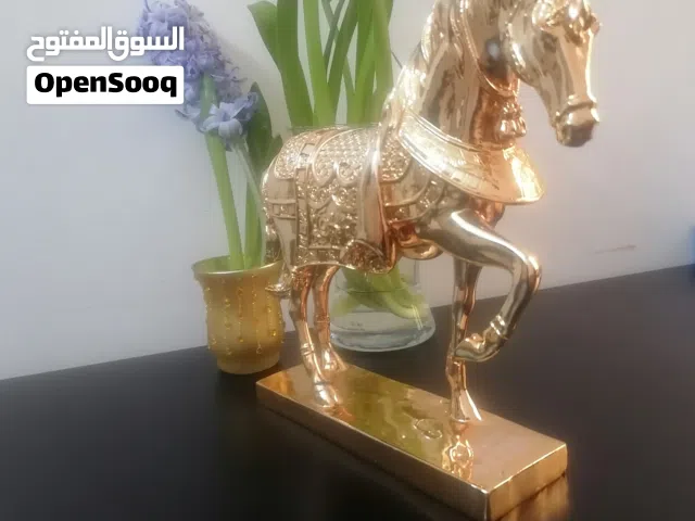 مُجَسَّم حصان منحوت بشكل احترافي من العظم الثقيل