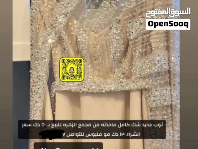 للبيع هذي الفساتين والشنطه