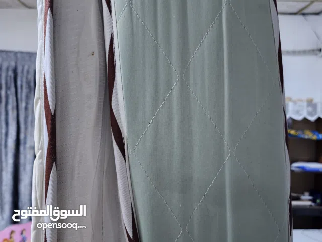 فراش نوم طبي درجه اولى مستعمل نضافته مثل متشوف كدامك بالصور بيه شوي شك يتخيط بسهوله وبيه اثار سوائل