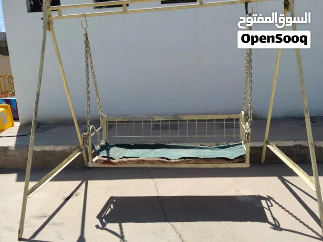 مرجوحة عدد اثنين كبيرة وسط