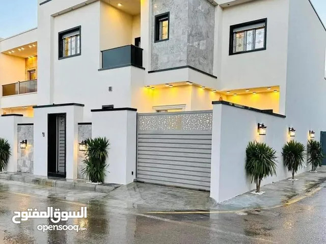 270 m2 4 Bedrooms Villa for Sale in Tripoli Ain Zara