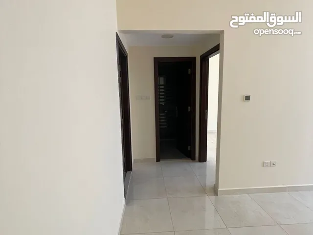 شقه للايجار السنوي منطقة التعاون غرفه وصاله اطلاله مفتوحه قريب جميع الخدمات سهل الخروج لدبي فورا
