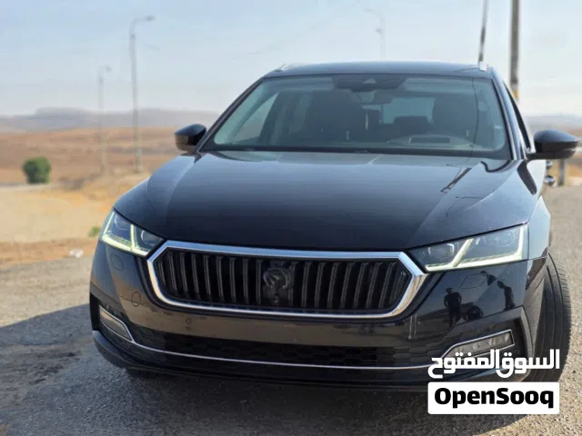 سكودا اوكتافيا مميزة جدا كاملة الإضافات بحالة الوكالة