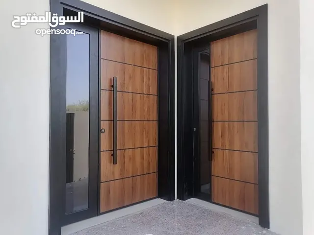 محل لضمان مختص ببيع الأبواب والنوافذ وأبواب الكست وأبواب اليو في سي والمطابخ وحاجز الدرج والمنيوم