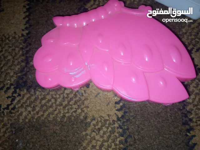العاب اطفال خرز ومكياج ومطاطات لصنع الكثير من الاكسسوارات مع هديه بسيطه مجهوله