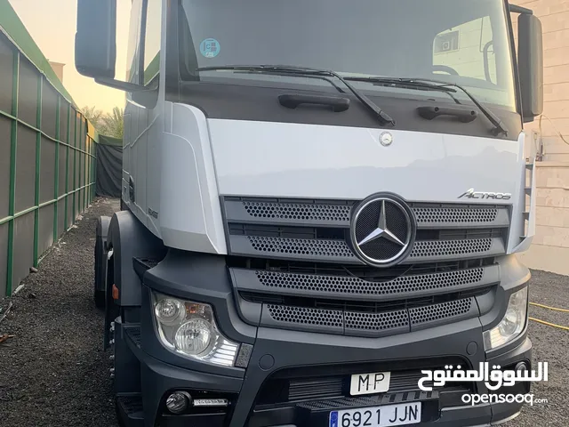 Tractor Unit Mercedes Benz 2016 in Al Jahra