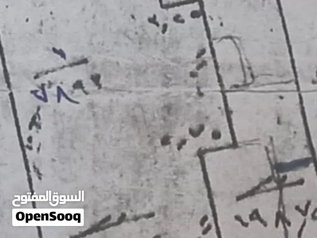 دار للبيع بناء نهايه السبعينات يعتبر كاع في العامريه بعد شارع الملجأ بفرعين 400 متر