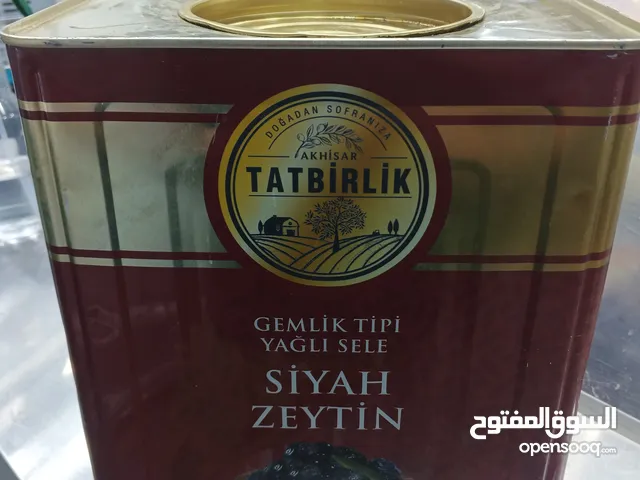 تنكة زيتون جرجير اسود تركي فيها 4 كيلو للبيع