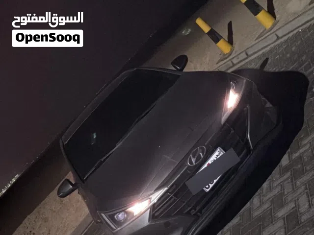 Hyundai Elantra 2020)