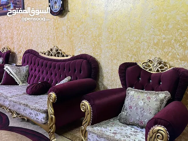 طخم ملكي تركي درجة اولى 10 مقعد مع ميز وسطي مع 2 عدد طبلة مع معرض ( ميز بلازما ومكتبة ) مع زوليه