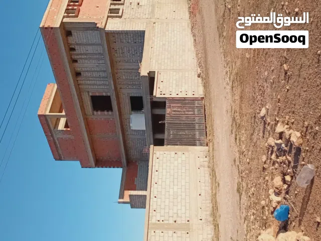 عقار يصلح مدرسة أو جامعة أو شركة أو مول
