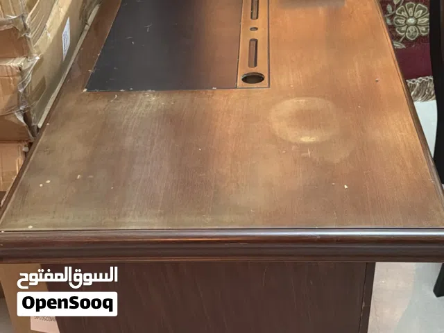 طاوله مكتب كبيره وكرسي مكتب