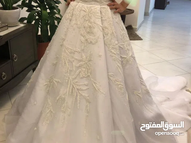 فستان زفاف وسعره حرق