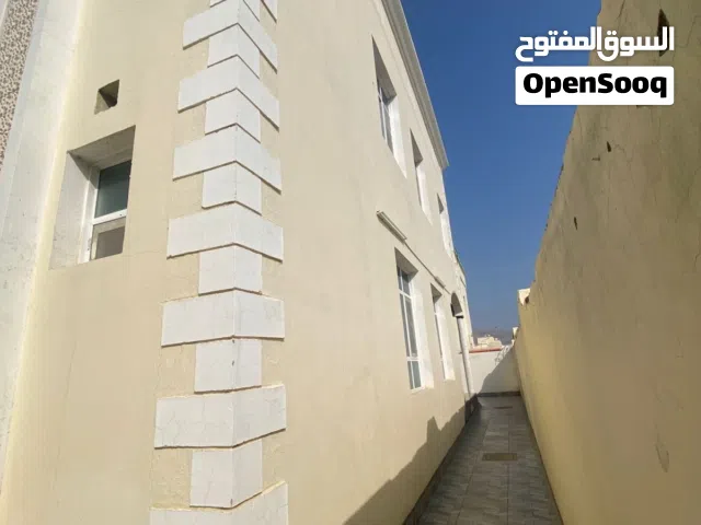 فلة كبيرة في موقع مميز للبيع