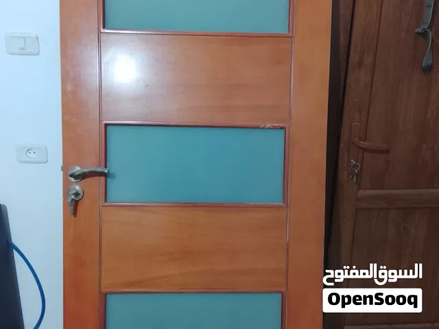 باب داخلي من غير قفص .