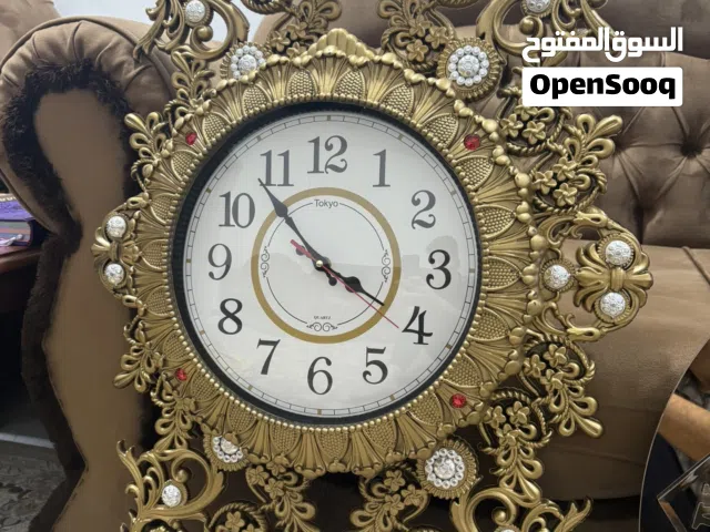 ساعات جدارية عدد 2 واحدة زجاج والأخرى ساعة ديكور