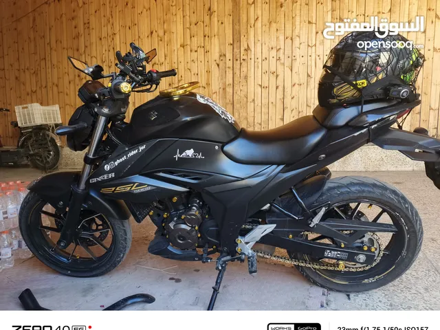 Suzuki لون اسود