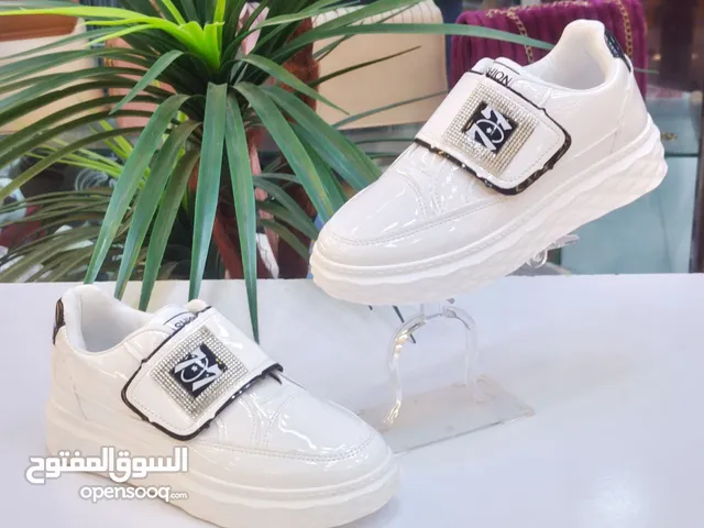 شوز سبورت السعر 13 الاف فقط 37-38-39-40-41