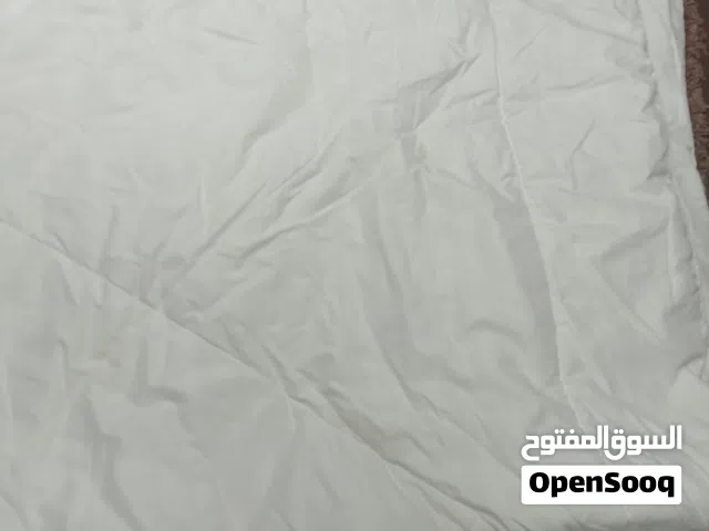 لحاف بولستر عرايس فندقي لون ابيض جديد السعر من الاخر8 دنانير