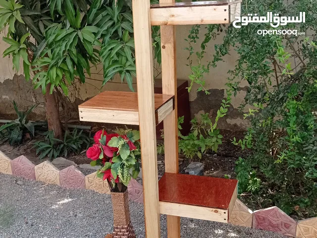 ستاند للمزهريات والزهور